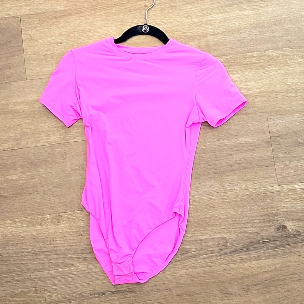Skims pink/purple short-sleeved bodysuit, size medium, gently worn